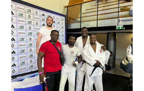 RETOUR SUR LE CHAMPIONNAT DE FRANCE VETERANS 2025 : L'AS EVRY JUDO JUJITSU RESTE DEBOUT ET REGARDE VERS L'AVENIR